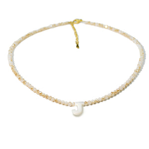 Mousserande initiala Choker Beads