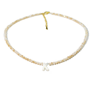 Mousserande initiala Choker Beads