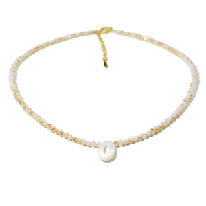 Mousserande initiala Choker Beads