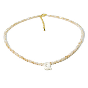 Mousserande initiala Choker Beads