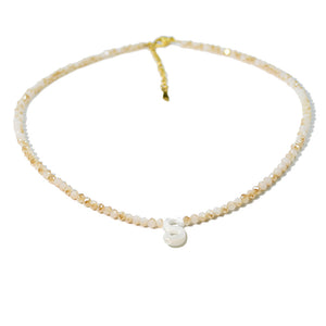 Mousserande initiala Choker Beads