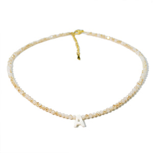 Mousserande initiala Choker Beads