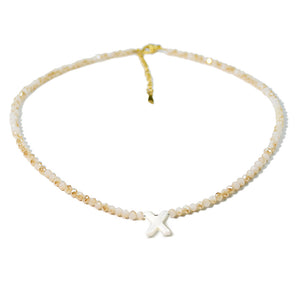 Mousserande initiala Choker Beads