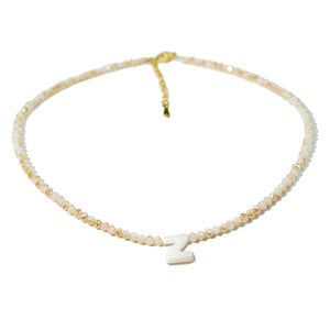 Mousserande initiala Choker Beads