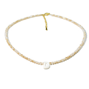 Mousserande initiala Choker Beads