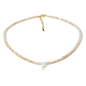 Mousserande initiala Choker Beads