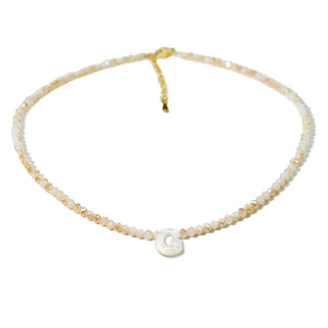 Mousserande initiala Choker Beads