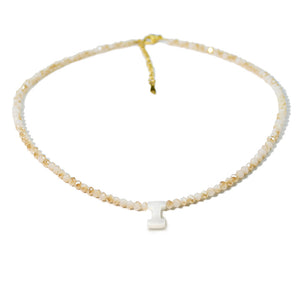 Mousserande initiala Choker Beads