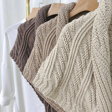 Ladda upp bild till gallerivisning, Knitted Triangle Shawl with Leather Buckle
