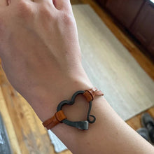 Ladda upp bild till gallerivisning, Handgjort kärlek hästsko nagelarmband
