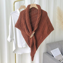 Ladda upp bild till gallerivisning, Knitted Triangle Shawl with Leather Buckle
