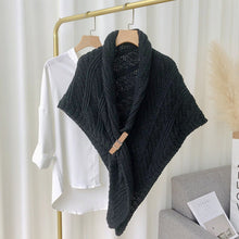 Ladda upp bild till gallerivisning, Knitted Triangle Shawl with Leather Buckle
